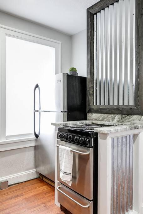 リッチモンドCharming, Happy 1-Bed Oasis: Rva Retreat Awaits!アパートメント エクステリア 写真
