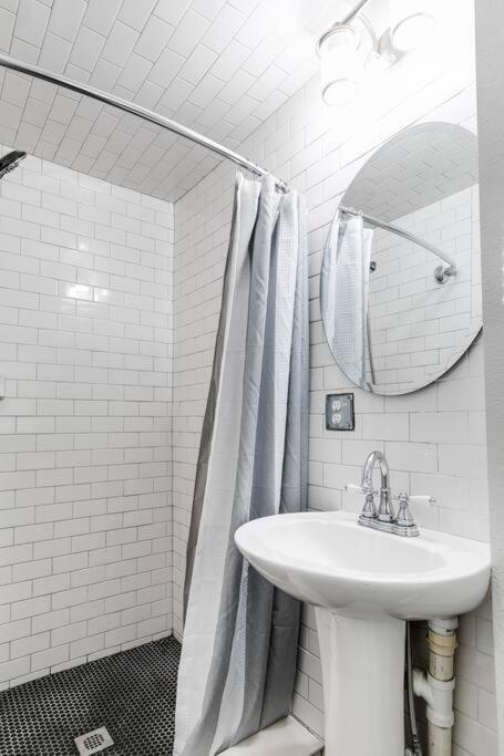リッチモンドCharming, Happy 1-Bed Oasis: Rva Retreat Awaits!アパートメント エクステリア 写真