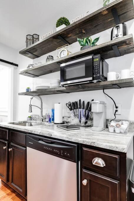 リッチモンドCharming, Happy 1-Bed Oasis: Rva Retreat Awaits!アパートメント エクステリア 写真