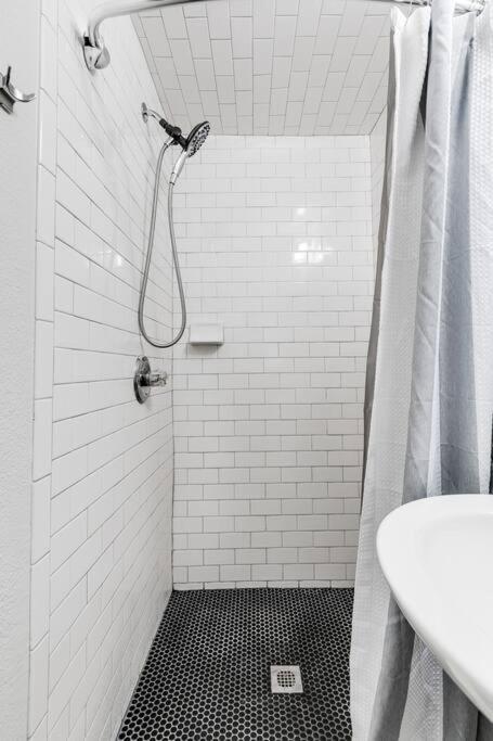 リッチモンドCharming, Happy 1-Bed Oasis: Rva Retreat Awaits!アパートメント エクステリア 写真
