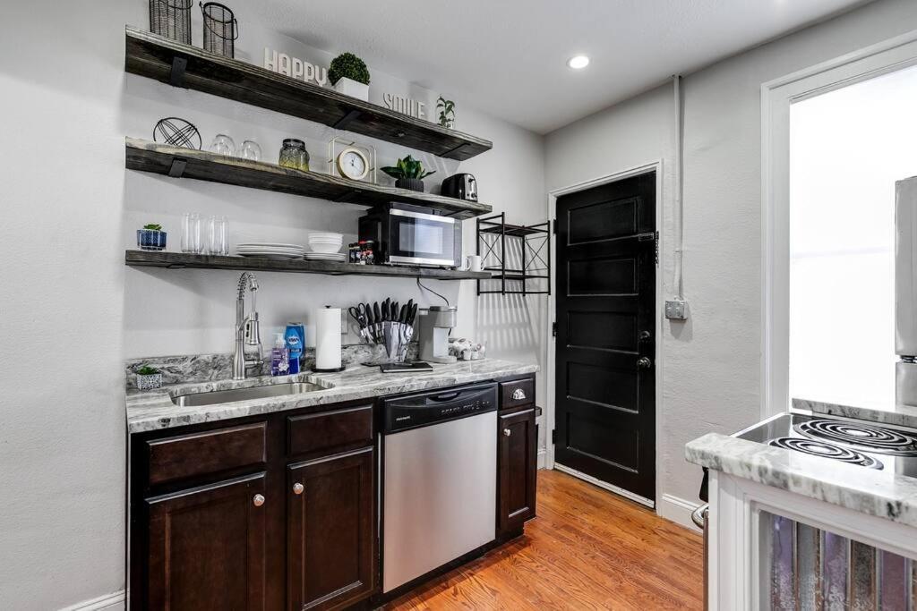 リッチモンドCharming, Happy 1-Bed Oasis: Rva Retreat Awaits!アパートメント エクステリア 写真