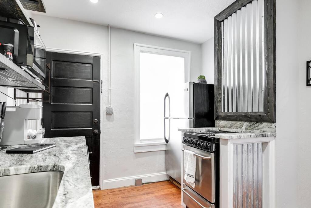 リッチモンドCharming, Happy 1-Bed Oasis: Rva Retreat Awaits!アパートメント エクステリア 写真