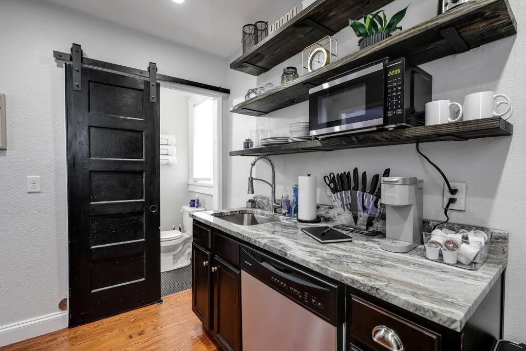 リッチモンドCharming, Happy 1-Bed Oasis: Rva Retreat Awaits!アパートメント エクステリア 写真